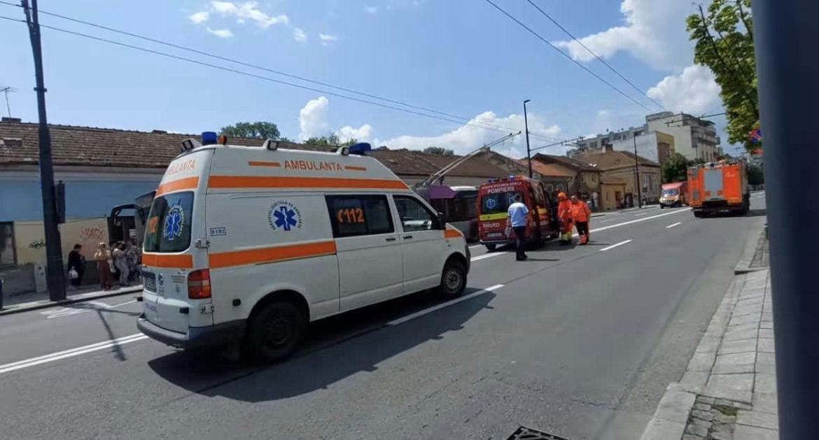 Femeie lovită de mașină, pe strada Moților din Cluj-Napoca, în timp ce traversa neregulamentar