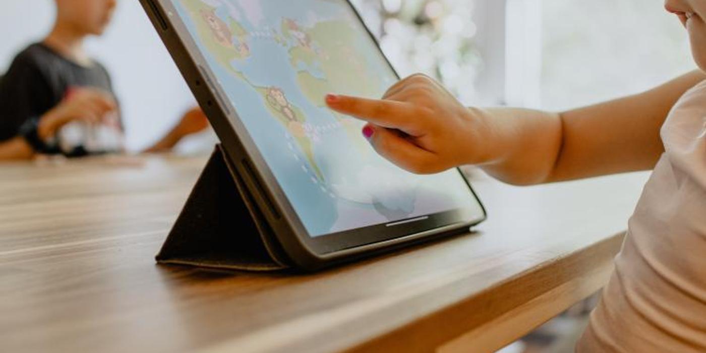 Școlile speciale din Cluj vor primi echipamente digitale noi, din fonduri europene