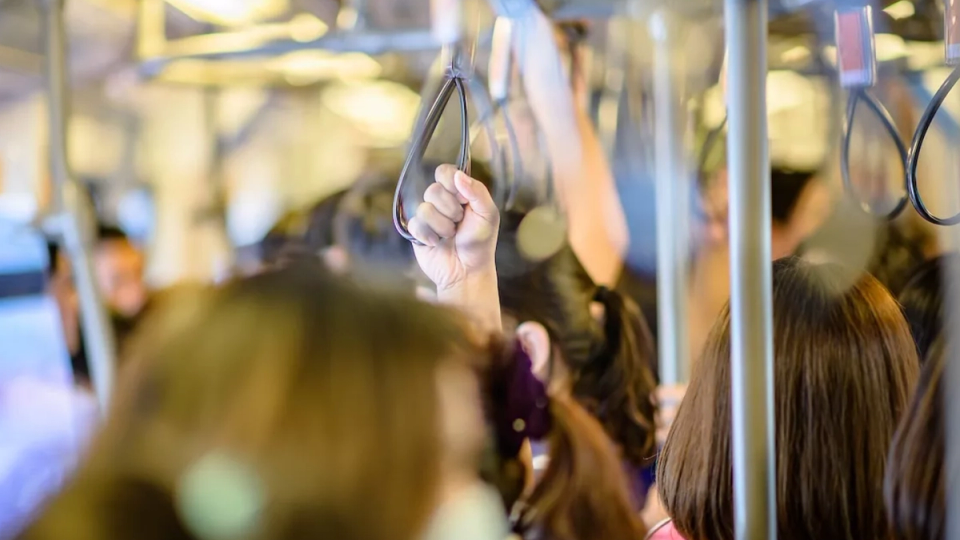 Beneficiile de transport: Noua prioritate în topul așteptărilor angajaților români