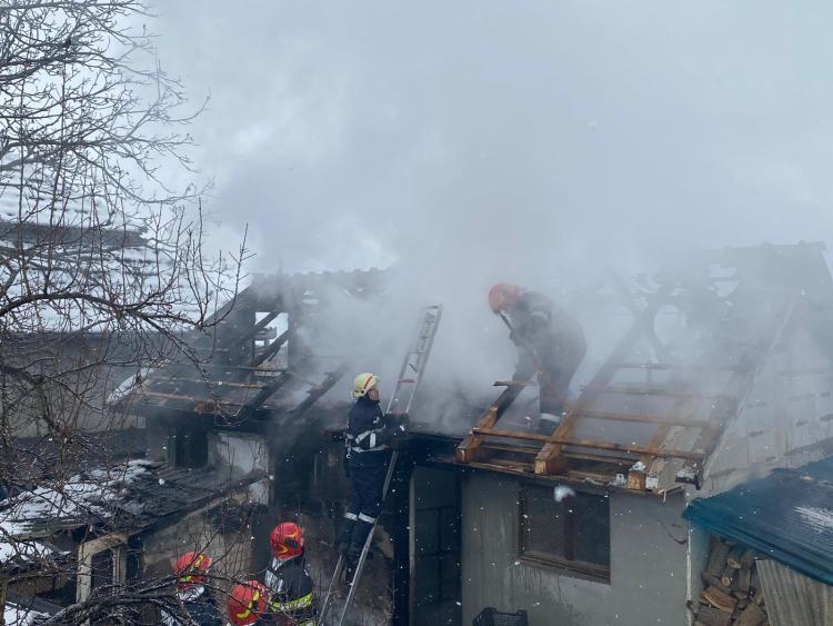 Incendiu, noaptea trecută, la o casă îdin localitatea Cornești, comuna Mihai Viteazu, județul Cluj