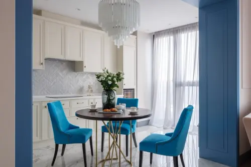 Stil clasic contemporan intr-un apartament fara compartimentari structurale