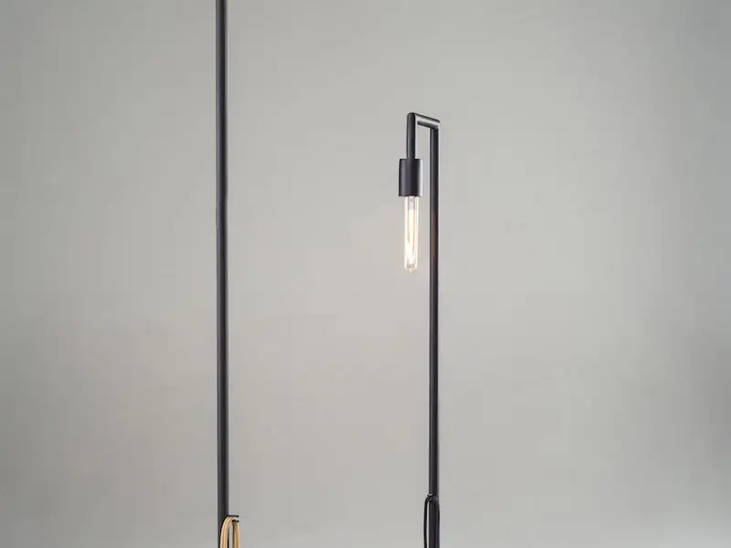 Lampa minimalista din lemn si metal