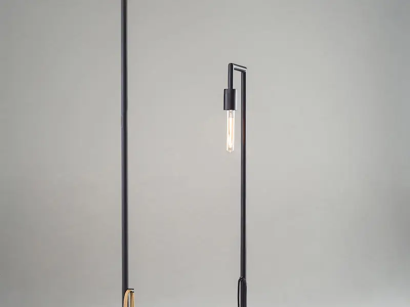 Lampa minimalista din lemn si metal