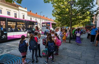 Începând cu luna noiembrie, cel târziu, elevii din zona metropolitană vor putea circula gratuit cu mijloacele de transport în comun