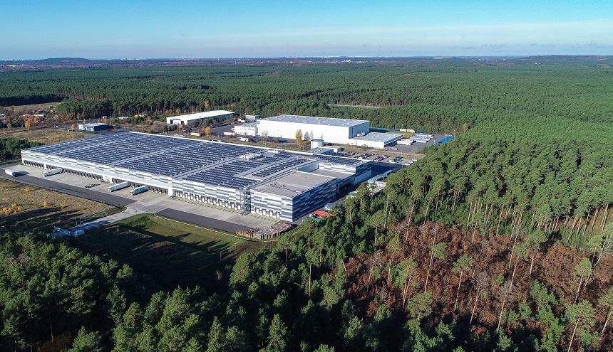Fabrica Tesla din Germania îşi va relua operaţiunile săptămâna viitoare, după întreruperea energiei electrice în urma unui incendiu din apropiere, posibil provocat