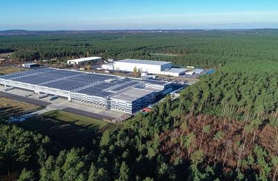 Fabrica Tesla din Germania îşi va relua operaţiunile săptămâna viitoare, după întreruperea energiei electrice în urma unui incendiu din apropiere, posibil provocat