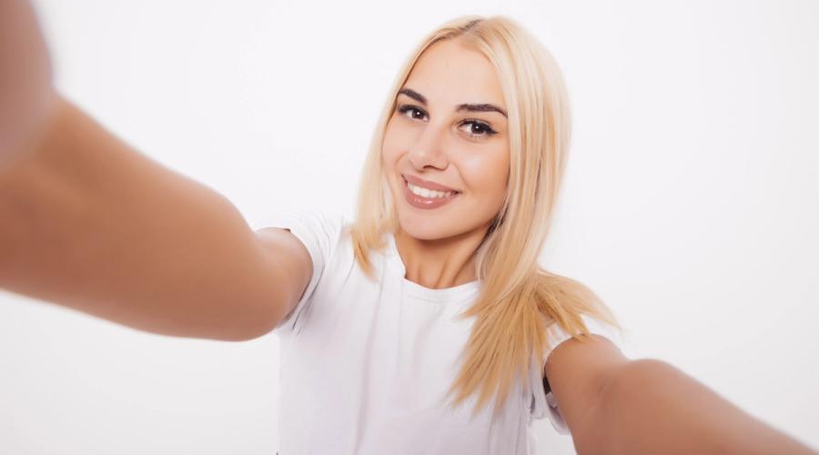 De la templele lui Bachus la baia modernă: Obsesia noastră pentru autoportret are 200 de ani