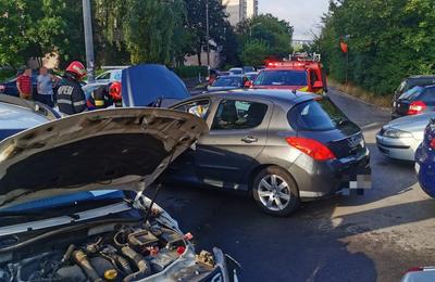 Un accident rutier s-a produs marți dimineața pe strada Arinilor din Cluj-Napoca