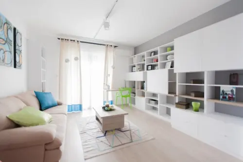 Amenajare de garsoniera din Arad spatiu multifunctional, colorat si vesel