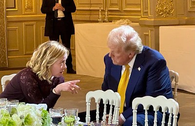 Giorgia Meloni s-a întâlnit cu Donald Trump la reședința din Florida. Premierul italian, primit cu aplauze la Mar-a-Lago