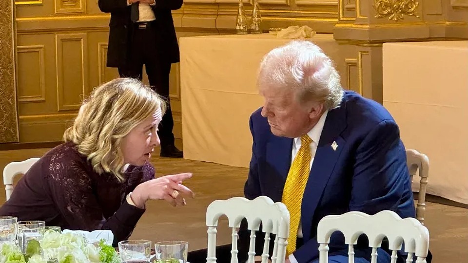 Giorgia Meloni s-a întâlnit cu Donald Trump la reședința din Florida. Premierul italian, primit cu aplauze la Mar-a-Lago