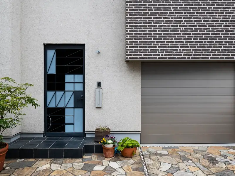 Uși garaj și tâmplărie din aluminiu: sustenabilitate și eficiență
