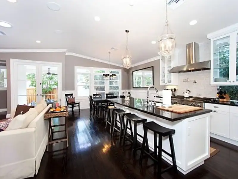 Care sunt avantajele bucatariei open space?