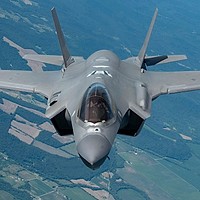De ce a pornit Trump război contra lui Maduro? Avioane F-35 au neutralizat armata Venezuelei rapid