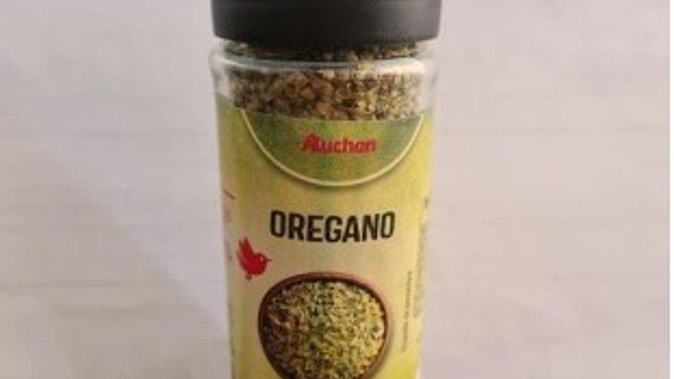 Alertă pentru consumatori: toate loturile de oregano marcă proprie Auchan sunt retrase de la vânzare.