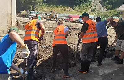 Alianța Părinților a distribuit două tone de ajutoare sinistraților din județele afectate de inundații