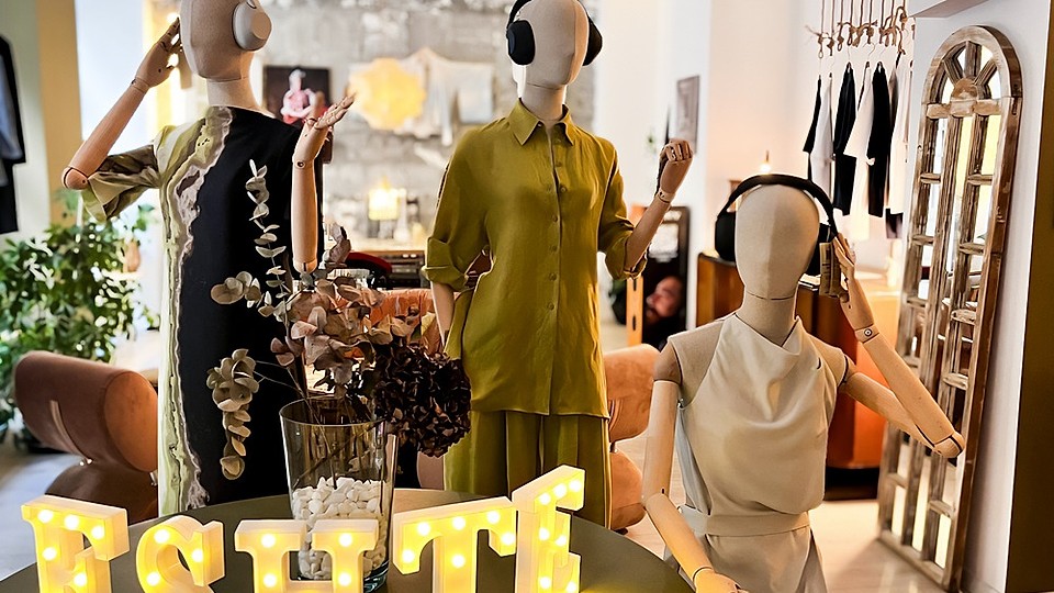 ESHTE și SONY lansează un parteneriat de impact la intersecția dintre tehnologie și tendințe în moda sustenabilă
