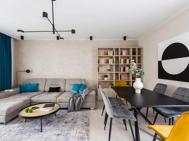 Apartament de trei camere amenajat in stil modern pentru o familie cu doi copii