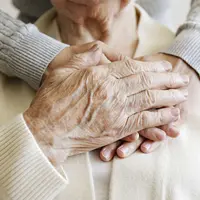 Sfaturi de urmat în alegerea unui cămin de bătrâni pentru o persoană apropiată