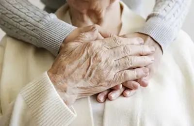 Sfaturi de urmat în alegerea unui cămin de bătrâni pentru o persoană apropiată