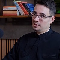 Pr. Adrian Agachi: În timp ce unele asociații fac tabere cu sprijin financiar pentru adolescenți „trans” și „queer”, Patriarhia Română sprijină educațional, moral și material 5.850 de copii vulnerabili din zonele izolate sau dezavantajate ale țării
