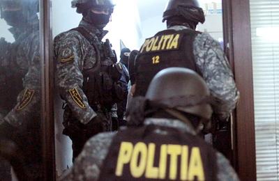 Polițiștii au efectuat la Cluj descinderi într-un dosar privind furtul de mașini închiriate