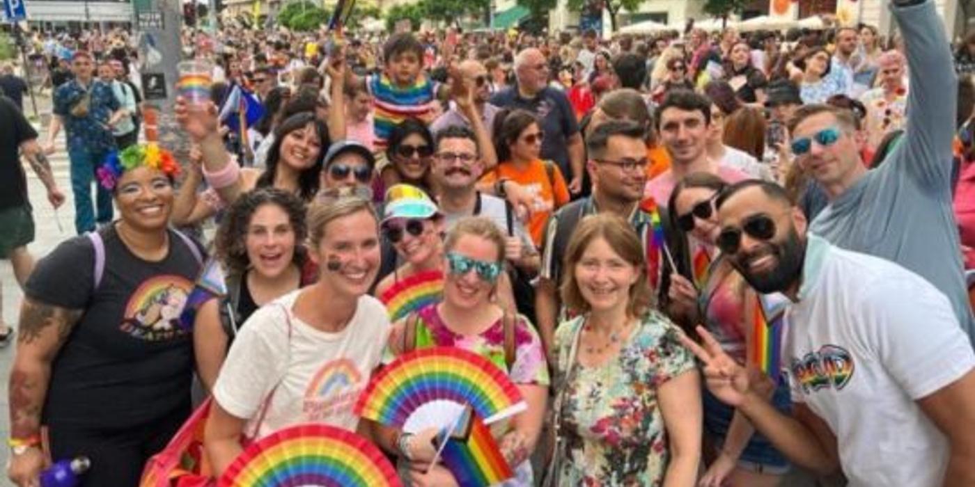 VIDEO Dezvăluiri explozive! Erin Elmore (Departamentul de Stat): Fosta ambasadoare SUA la București, Kathleen Kavalec, avea la reședința sa tablouri cu ritualuri satanice cu bebeluși. Când am aflat, în 15 minute eram la telefon cu echipa lui Marco Rubio Acesta este motivul pentru care Statele Unite ale Americii au retras-o din România