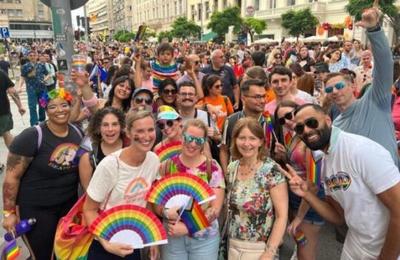 VIDEO Dezvăluiri explozive! Erin Elmore (Departamentul de Stat): Fosta ambasadoare SUA la București, Kathleen Kavalec, avea la reședința sa tablouri cu ritualuri satanice cu bebeluși. Când am aflat, în 15 minute eram la telefon cu echipa lui Marco Rubio Acesta este motivul pentru care Statele Unite ale Americii au retras-o din România