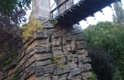 Casa cu expresii (pilă, carte)