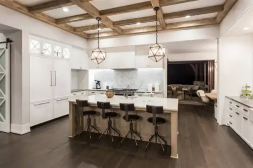 Tendințe privind sistemele de iluminat corespunzătoare într-o bucătărie vintage