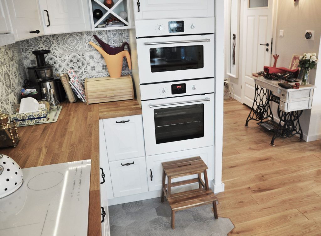 Bucatarie amenajata in stil scandinav cu nuante rustice