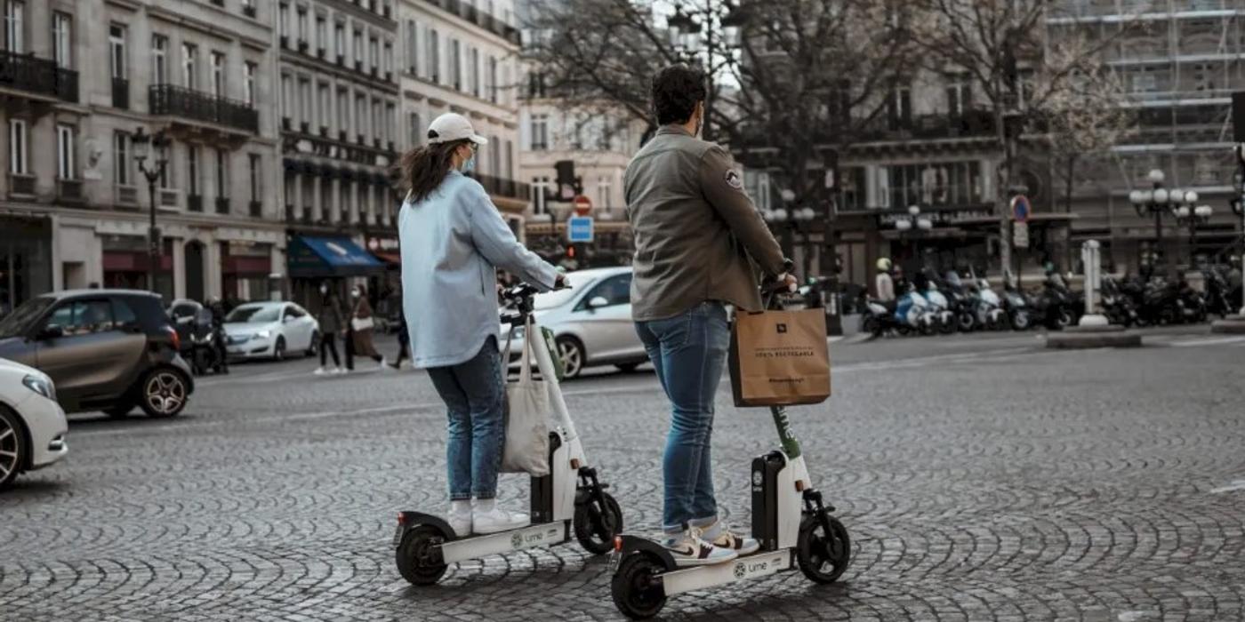 Vrei să circuli cu trotineta electrică prin Capitală? Cum să circuli corect ca să nu primești amendă