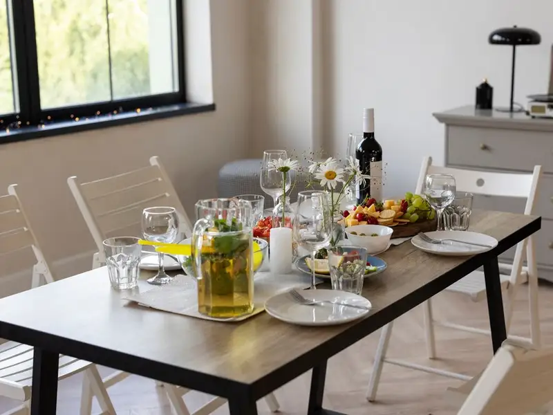 Parchet vs gresie în zona de dining