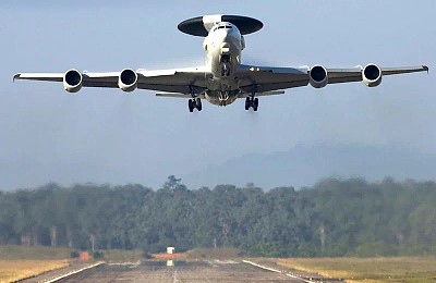 România, supravegheată de avioane ale Franței, în timp ce bombardierele SUA au atacat Iran din Marea Britanie