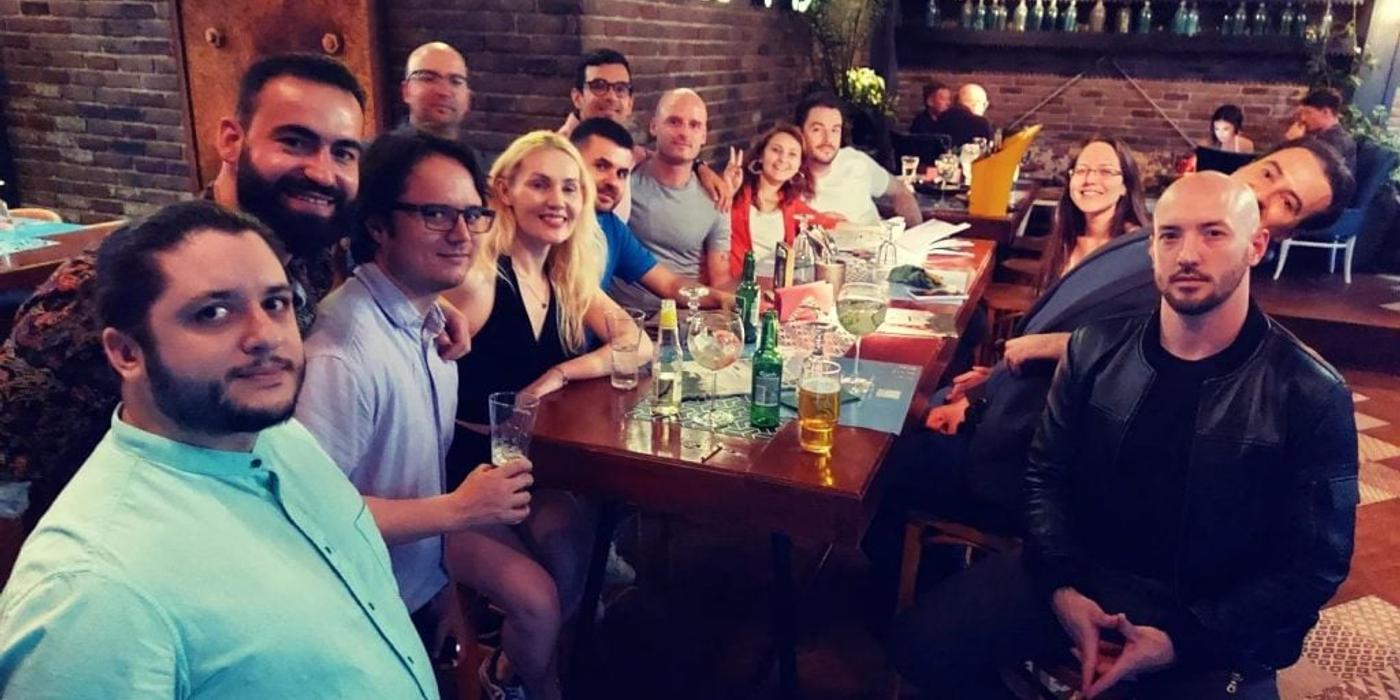 „Să conduc în București a fost înfricoșător”. După ce au locuit în peste 40 de țări, două nomade digitale povestesc experiența din România