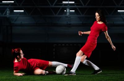 De la corset și restricții medicale la emancipare. Istoria fascinantă a corpului feminin în sport