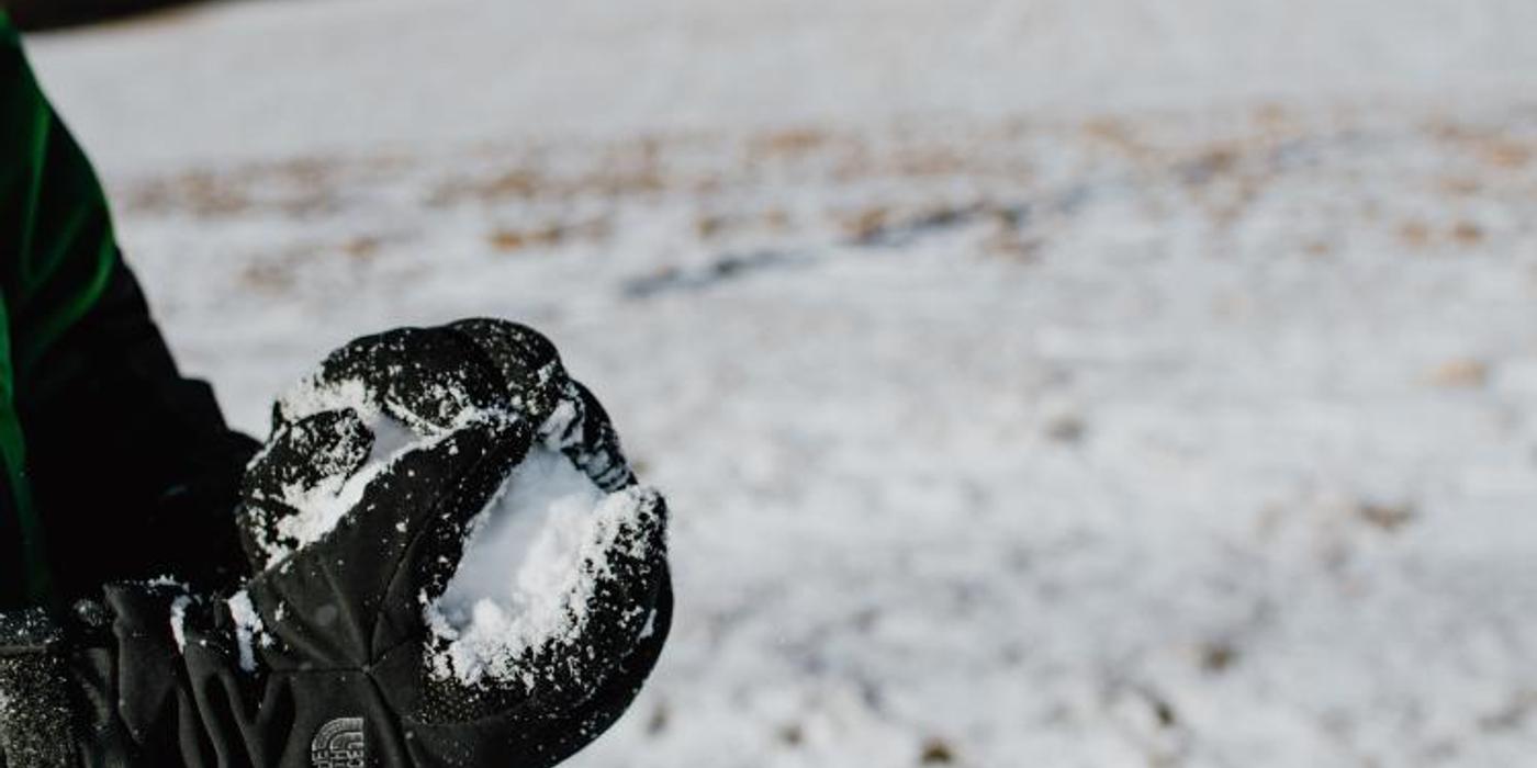 3 bărbați au agresat 2 adolescenți fiindcă au aruncat cu bulgări de zăpadă. Incidentul a avut loc sămbătă seara în Gherla