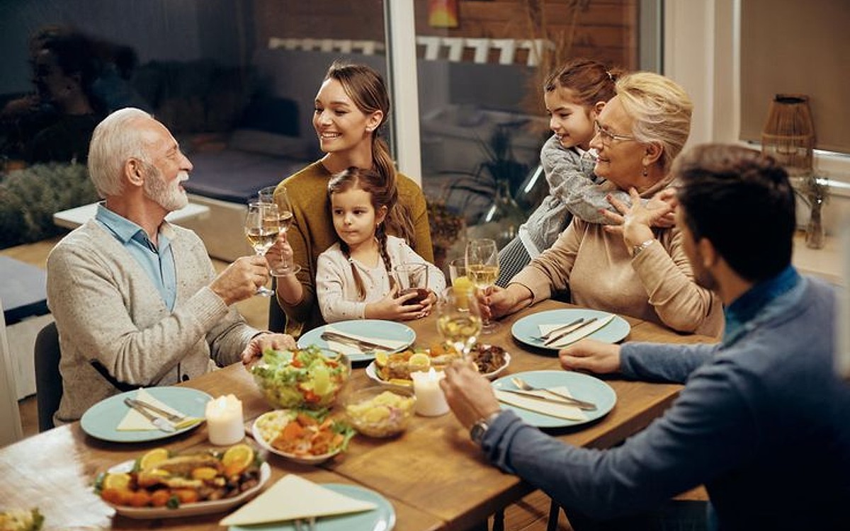 Cum organizezi masa de 1 Mai în familie: idei simple pentru o zi reușită