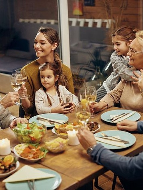Cum organizezi masa de 1 Mai în familie: idei simple pentru o zi reușită