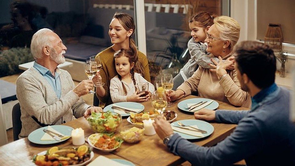 Cum organizezi masa de 1 Mai în familie: idei simple pentru o zi reușită