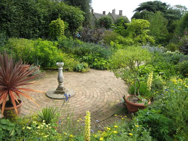 Amenajarea gradinii compozitie in stil peisager