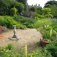 Amenajarea gradinii compozitie in stil peisager