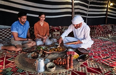 De la bucătării tradiționale la festinuri în deșert: o aventură culinară în Dubai