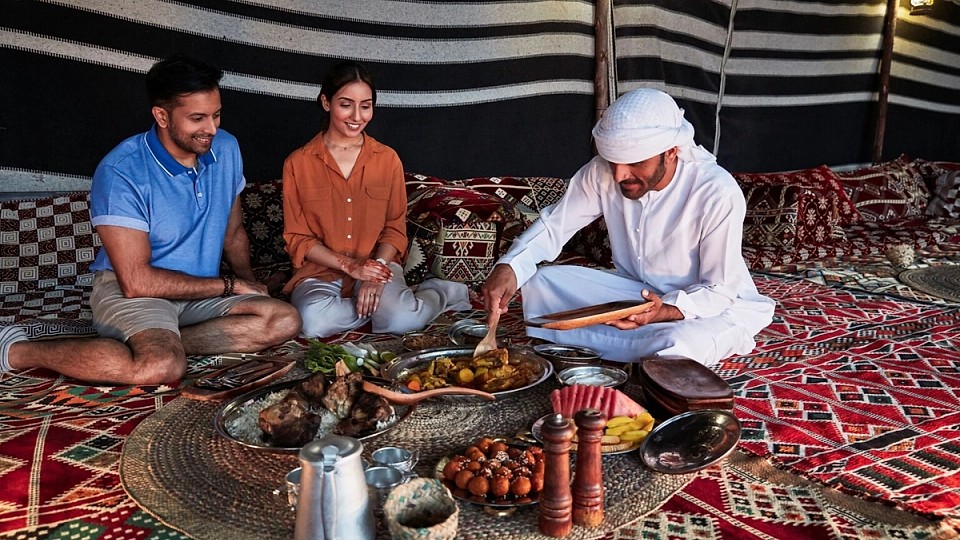 De la bucătării tradiționale la festinuri în deșert: o aventură culinară în Dubai