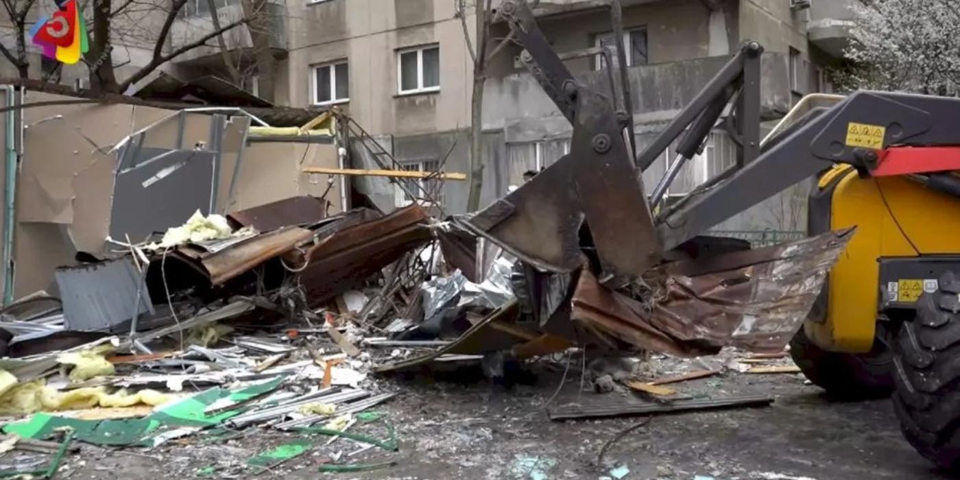 A început demolarea construcțiilor ilegale din Sectorul 5