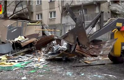 A început demolarea construcțiilor ilegale din Sectorul 5