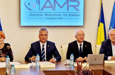 Ministrul Dezvoltării, la întâlnirea Comitetului Director al Asociaţiei Municipiilor din România – S-a discutat despre oportunităţile de finanţare a proiectelor / Adrian Veştea: Sunt deschis la dialog cu autorităţile locale şi le voi oferi tot sprijinul necesar pentru implementarea acestor proiecte