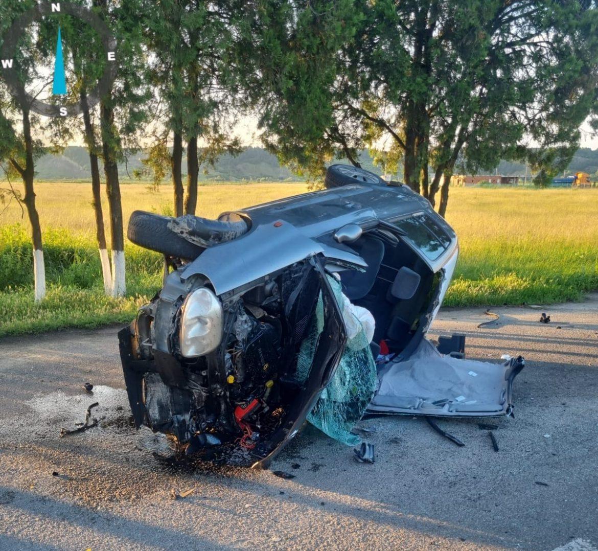 Ciocnire între trei mașini, la intrare în Turda, în urma unei manevre de depășire