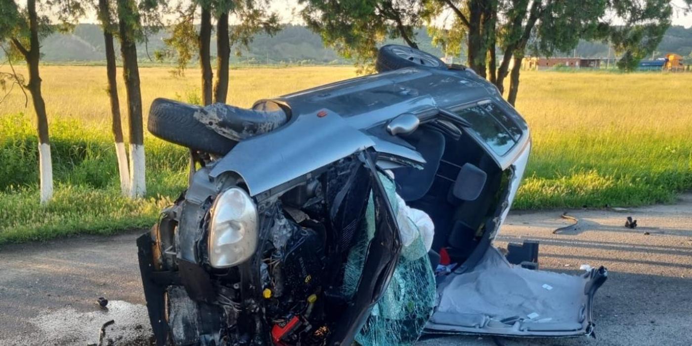 Ciocnire între trei mașini, la intrare în Turda, în urma unei manevre de depășire