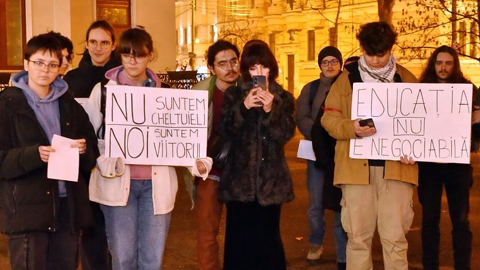 Studenții orfani din Oradea au fost lăsați fără burse de Ilie Bolojan: O tânără care nu are părinți a fost nevoită să se angajeze ca să-și poată achita căminul